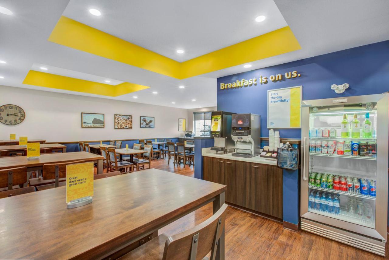 Days Inn & Suites By Wyndham Lindsay Eksteriør bilde