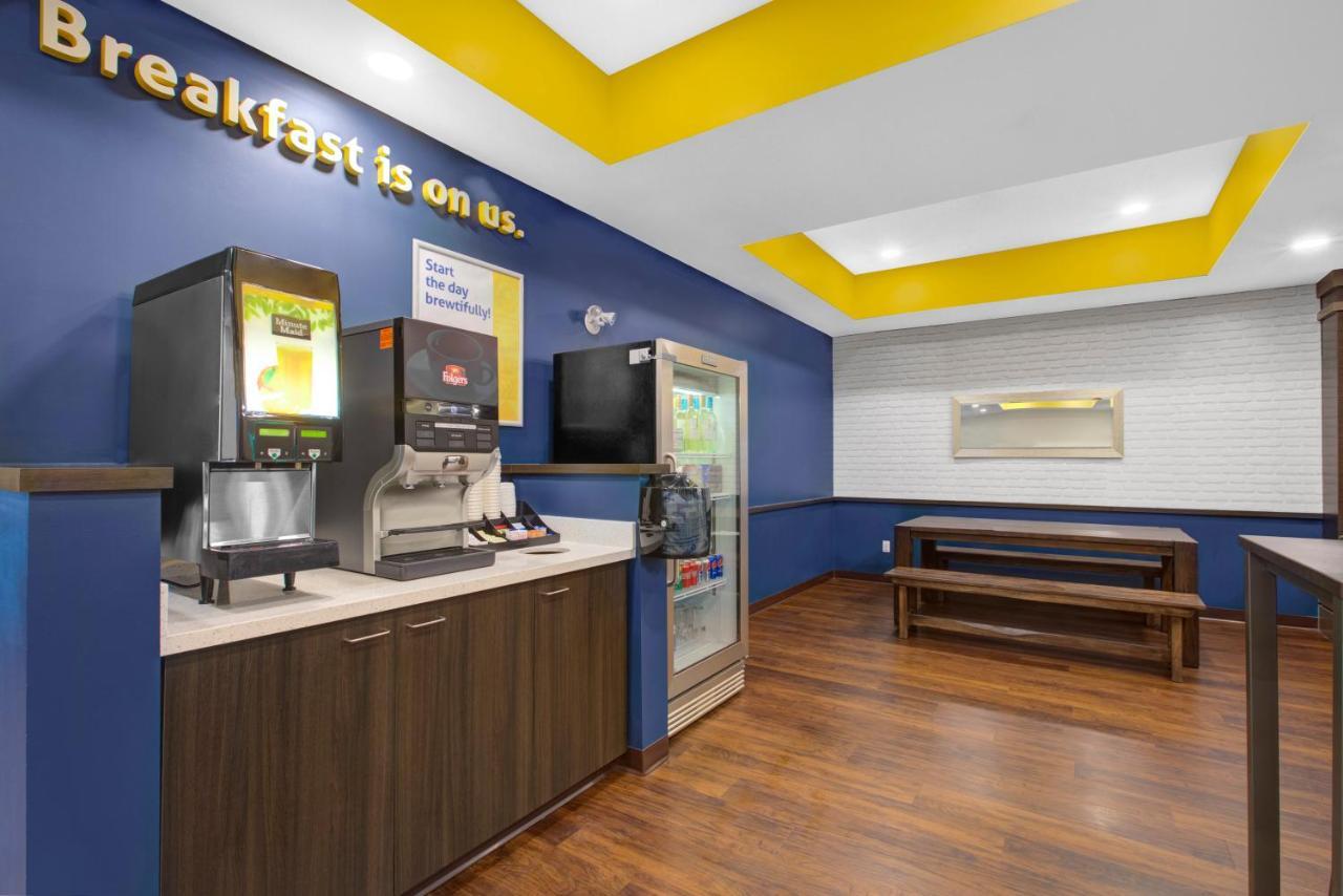 Days Inn & Suites By Wyndham Lindsay Eksteriør bilde